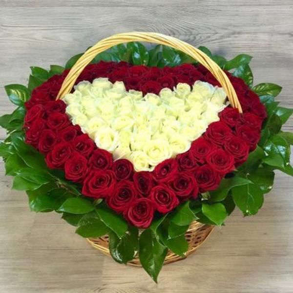 Букет из 101 красной розы в форме сердца